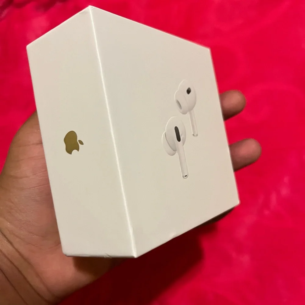 Apple AirPods Pro in White
